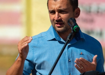 Președintele USR Timiș, Cristian Moș, s-a vaccinat cu serul suspect de la AstraZeneca. Problemele sale politice mai grave decât Covid-19