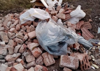 Amendă de 30.000 lei și autoutilitară confiscată pentru deșeuri abandonate pe domeniul public la Săcălaz