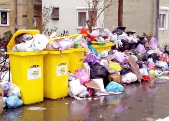 Stare de alertă în mai multe comune din județ, din cauza necolectării gunoiului