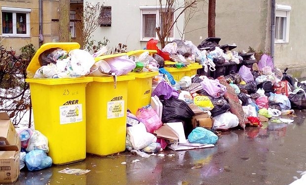 Stare de alertă în mai multe comune din județ, din cauza necolectării gunoiului
