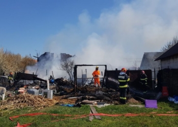 Incendiu în Timiș. O casă a ars violent