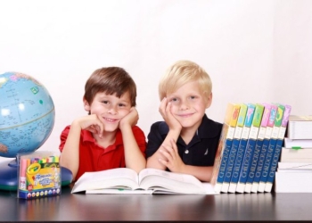 Luni încep înscrierile la clasa pregătitoare în anul școlar 2021-2022.  Descarcă aici calendarul și cererile-tip de înscriere