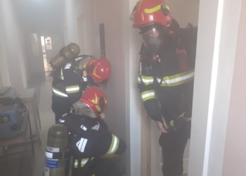 Centru medical cuprins de flăcări în vestul țării