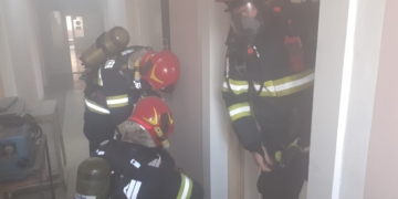 Centru medical cuprins de flăcări în vestul țării