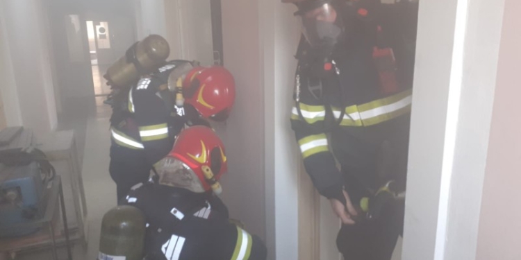 Centru medical cuprins de flăcări în vestul țării