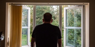 Un pacient cu coronavirus s-a sinucis într-un spital din vestul țării