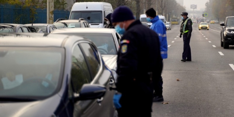 Pentru a se asigura că măsurile de carantinare vor fi aplicate strict, au fost aduși jandarmi de la Craiova