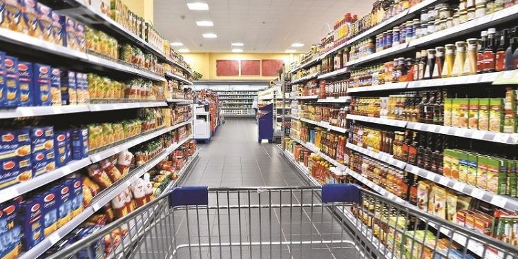 Mai sunt câteva ore până la intrarea în carantină. Aglomerație în magazinele din Timișoara