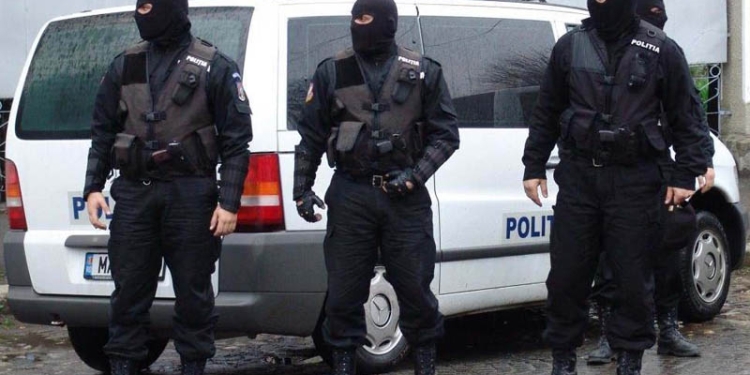 Percheziții în 17 județe printre care și Arad