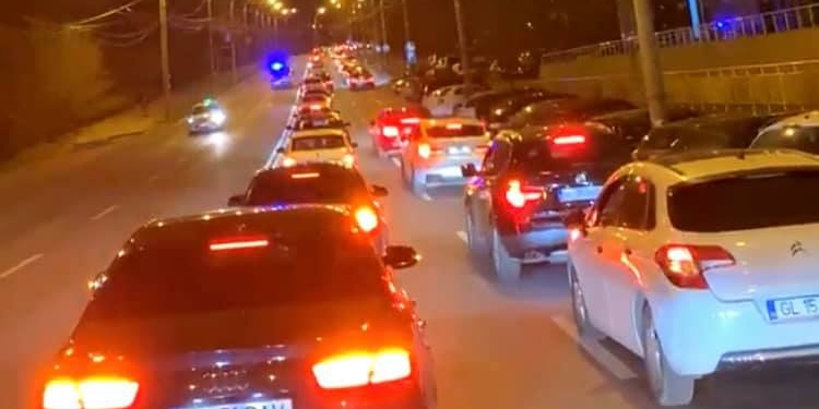 VIDEO Proteste pe timp de noapte împotriva măsurilor Covid în Timișoara, Arad și mai multe orașe din țară