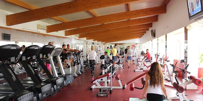 “Infractori” prinși la Dumbrăvița că făceau sport în sală pe carantină