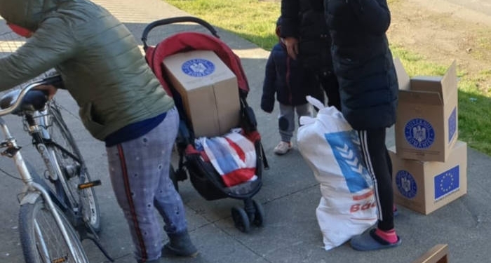 Primăria Satchinez a început distribuția pachetelor de alimente de la U.E. pentru persoanele defavorizate