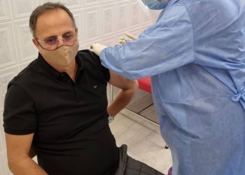 S-a dat drumul la vaccinare și la Buziaș. Primul “pacient”…Primarul