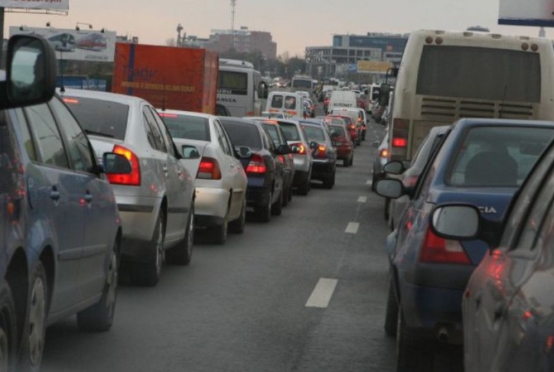 VIDEO Atenție, șoferi! Evitați Moșnița Nouă, cozi kilometrice