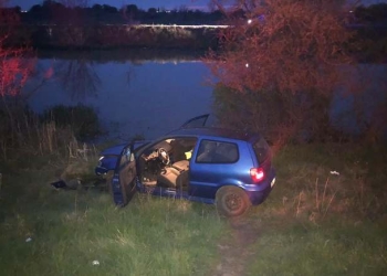 Între o întâlnire cu polițiștii și o baie-n Bega, a ales a doua variantă. Ideea unui tânăr pentru a scăpa de polițiști