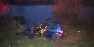 Între o întâlnire cu polițiștii și o baie-n Bega, a ales a doua variantă. Ideea unui tânăr pentru a scăpa de polițiști