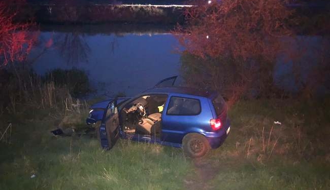 Între o întâlnire cu polițiștii și o baie-n Bega, a ales a doua variantă. Ideea unui tânăr pentru a scăpa de polițiști