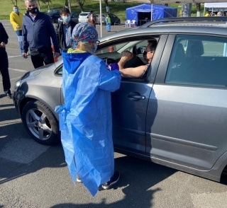 S-a deschis primul centru de vaccinare drive thru din România