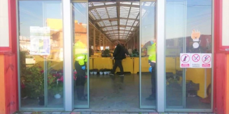 ”Pe aici nu se trece”, le spune primarul Lugojului, oltenilor care vor să-și vândă produsele în piețele din oraș. Consiliul Național pentru Combaterea Discriminării ar putea fi sesizat