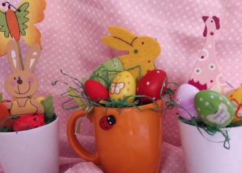 Cumperi felicitări și decorațiuni de Paște și ajuți persoanele cu dizabilități