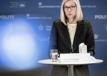 VIDEO Clipe de coșmar! Șefa Agenției daneze a medicamentelor a leșinat în timpul unei conferințe