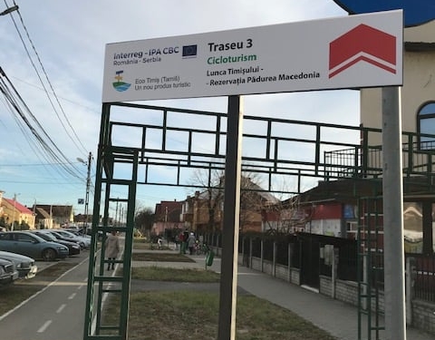 Mobilier reparat pe pista de cicloturism România-Serbia