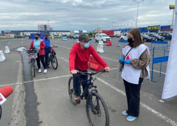 Bicicliştii au avut prioritate la Centrul drive-thru din Deva