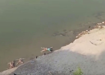 Zeci de cadavre plutesc pe fluviul Gange. Tragedia provocată de COVID-19 în India atinge cote de neimaginat!