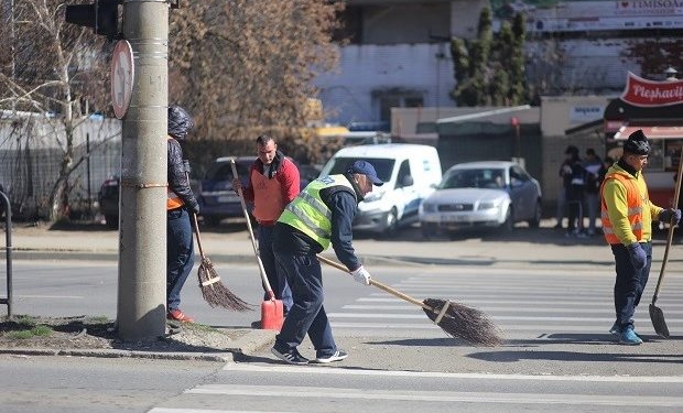 Se reia curățenia de primăvară în cartierele din Arad