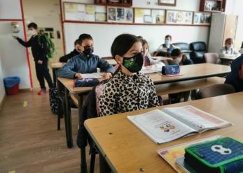 Ministerul Educației renunță la ideea testelor rapide de salivă în școli
