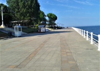 Mii de turiști au ajuns în acest weekend pe litoral. Cum va fi vremea în perioada următoare