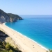 Grecia deschide sâmbătă plajele amenajate, cu o săptămână înainte de începerea sezonului turistic
