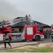 VIDEO Au rămas fără acoperiș deasupra  capului înainte de Paști! O casă din Timiș a luat foc