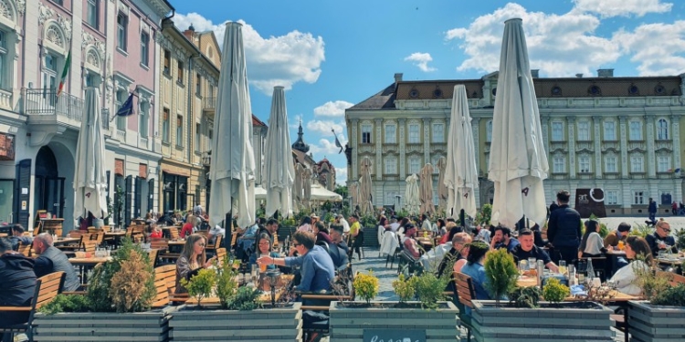 Dacă ai chef să ieși prin oraș, treci pe la  Pepper Steak&Shake!