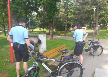 În patrulă, pe bicicletă! Fritz scoate comunitarii prin oraș pe două roți