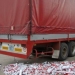 Sute de mii de pachete cu țigări, găsite într-un camion oprit în trafic. Șoferul a a abandonat vehiculul