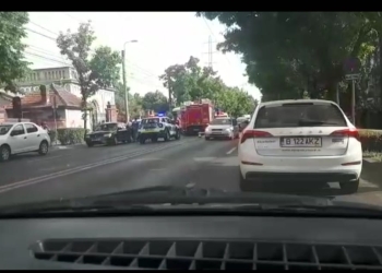 VIDEO! ”Domino” cu 6 mașini și un autobuz, în Timișoara. 12 persoane implicate, dintre care una a ajuns la spital