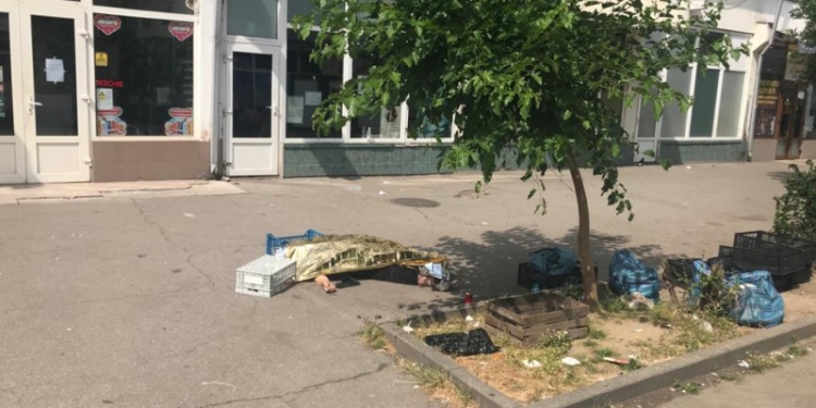 Caz revoltător. Cadavrul unei femei a zăcut timp de mai multe ore pe o stradă aglomerată din Timișoara