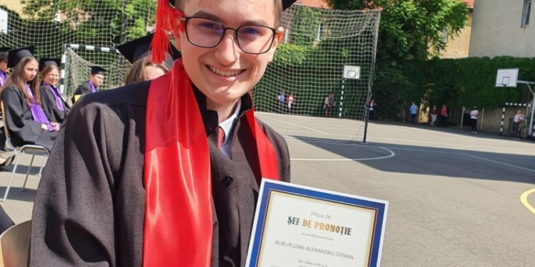 Să ne cunoaștem valorile! El este șeful de promoție, elevul cu zece pe linie, din comuna Moravița