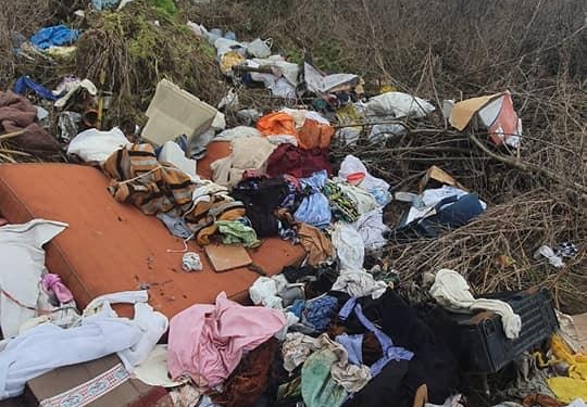 Primăria comunei Moravița pornește o inițiativă împotriva celor care aruncă ilegal gunoiul. 200 de lei pentru o poză!