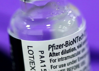 Aproape un milion de doze de vaccin Pfizer sosesc luni în România