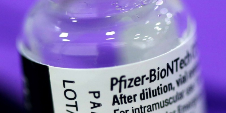 Aproape un milion de doze de vaccin Pfizer sosesc luni în România