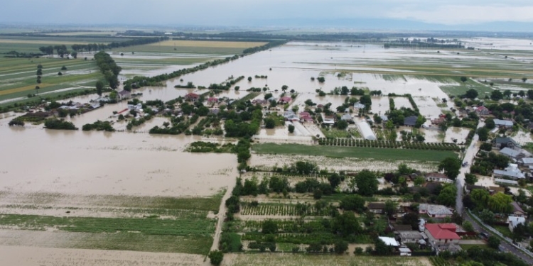 Zone întregi din estul țării, devastate de inundații