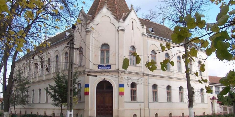 Performanța se premiază la Făget! Burse pentru 400 de elevi