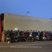 50 migranți au fost găsiți la frontieră în remorca frigorifică a unui camion care transporta oase