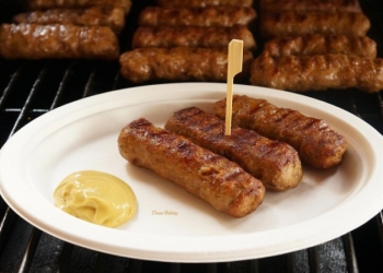 Ca la noi, la nimeni! Pentru fiecare vaccinat, o porție gratis de mici „cu de toate”