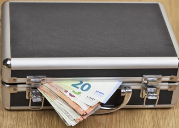 Un miliard de euro mită, în șase ani, în România