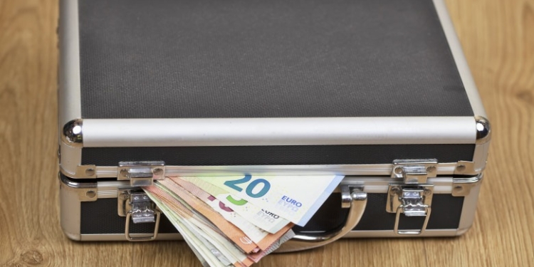 Un miliard de euro mită, în șase ani, în România