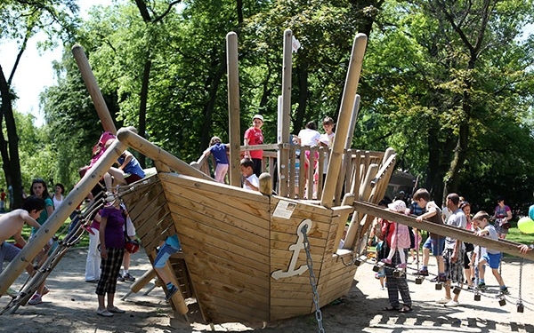 Parcul Copiilor luat cu asalt de cei mici