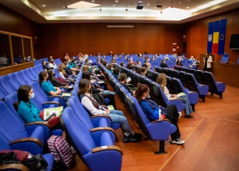 Viitorii profesori vor depăși limitele predatului în clasă. La UAV Arad se fac seminarii despre educația outdoor